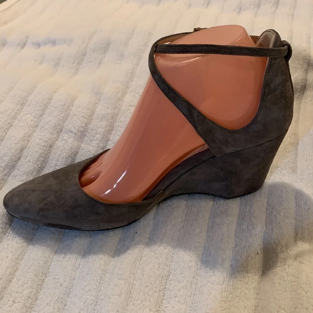 COLE HAAN Womens Gray Suede Strappy Wedge. Size 8.5. Very Nice.‌‌‌